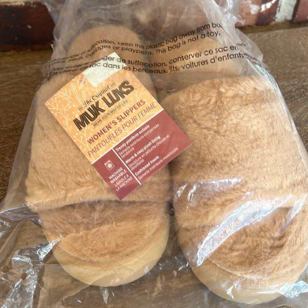 ✨ 🆕  MUK LUKS IRISH CREAM SLIDES - Picture 2 of 3